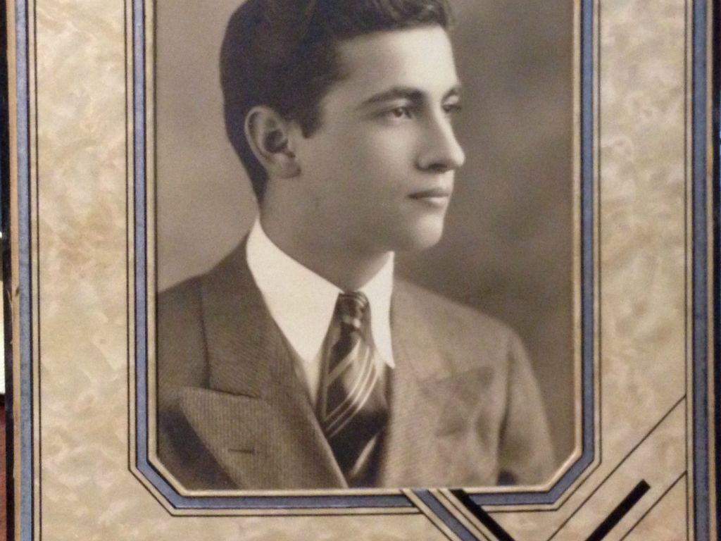 Unknown man taken at R.C. Link Studio in Centerville, IA.  CA 1920-1940? (Submitted by Dennis Murray: dennismurray@mac.com)